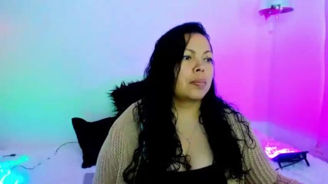 Image 6 of anahi_queen1 Stream on Chaturbate on 17 months ago