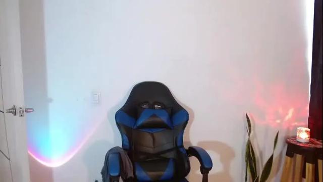 Image 2 of anarosse__ Stream on Chaturbate on 14 days ago
