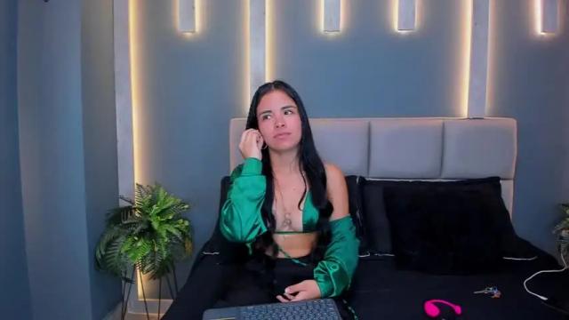 Image 2 of anarussell Stream on Chaturbate on 18 months ago