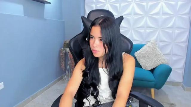 Image 2 of anarussell Stream on Chaturbate on 18 months ago