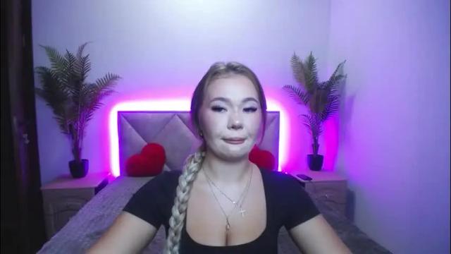 Image 2 of anastacyyellig Stream on Chaturbate on 3 days ago