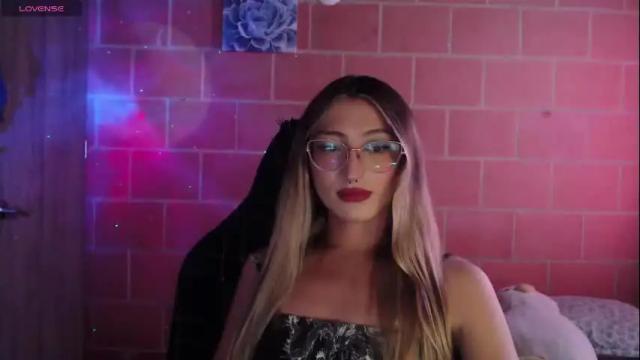 Image 10 of andrea_camila Stream on Chaturbate on 13 days ago