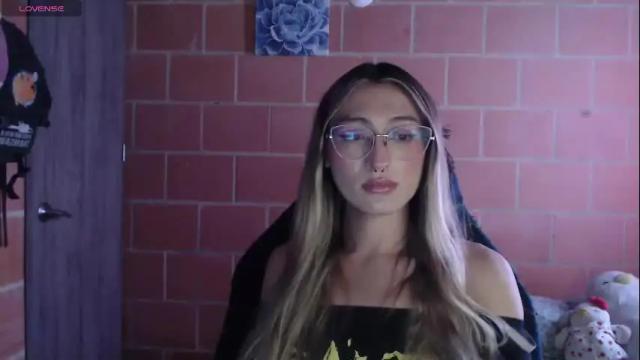 Image 2 of andrea_camila Stream on Chaturbate on 12 days ago