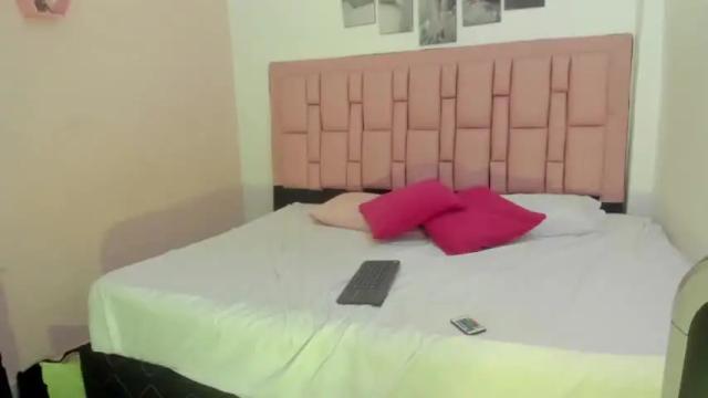 Image 10 of andrea_campillo Stream on Chaturbate on 17 months ago