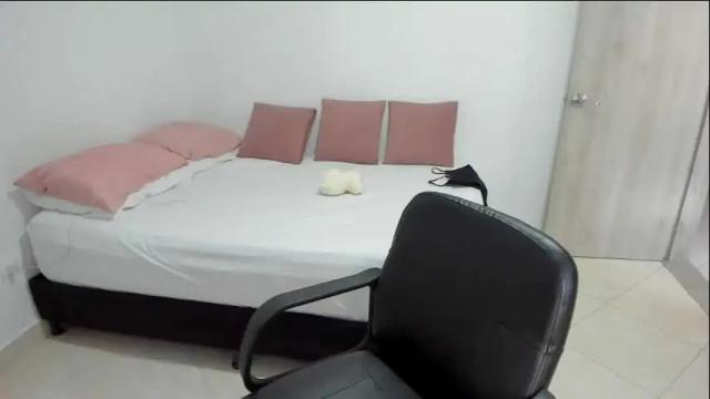 Image 3 of andrea_loaiza2 Stream on Chaturbate on 2 months ago