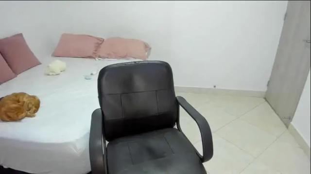 Image 8 of andrea_loaiza2 Stream on Chaturbate on 2 months ago