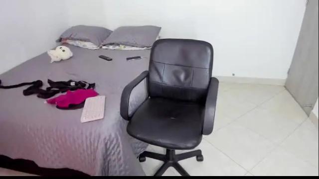 Image 4 of andrea_loaiza2 Stream on Chaturbate on 1 month ago