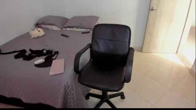 Image 6 of andrea_loaiza2 Stream on Chaturbate on 1 month ago