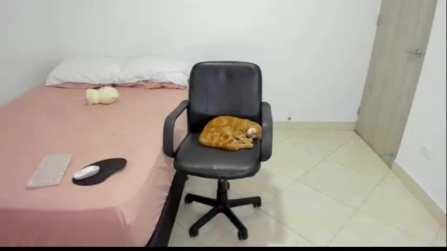 Image 3 of andrea_loaiza2 Stream on Chaturbate on 1 month ago
