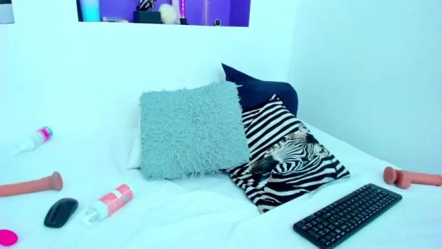 Image 3 of andrea_montenegr Stream on Chaturbate on 18 months ago