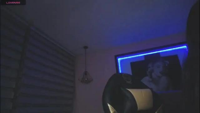 Image 3 of andrea_ramoss_ Stream on Chaturbate on 2 months ago