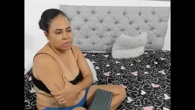 Image 3 of andreaa15 Stream on Chaturbate on 16 days ago