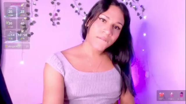 Image 3 of andreaafoxx Stream on Chaturbate on 1 month ago