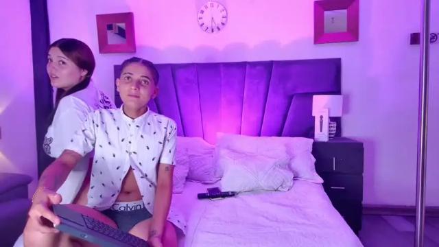 Image 11 of andreaandkarina Stream on Chaturbate on 14 months ago