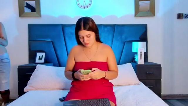 Image 3 of andreaandkarina Stream on Chaturbate on 14 months ago