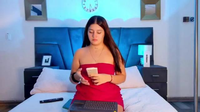 Image 4 of andreaandkarina Stream on Chaturbate on 14 months ago