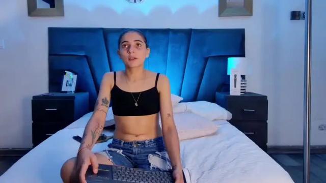 Image 4 of andreaandkarina Stream on Chaturbate on 14 months ago