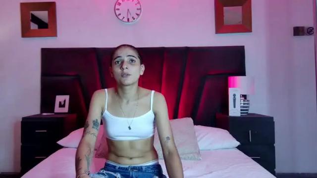 Image 7 of andreaandkarina Stream on Chaturbate on 14 months ago