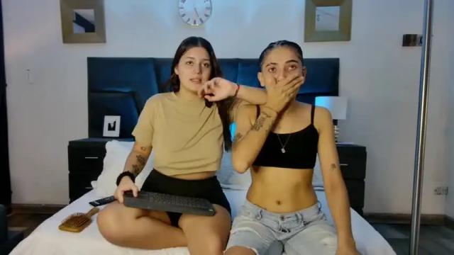 Image 3 of andreaandkarina Stream on Chaturbate on 14 months ago