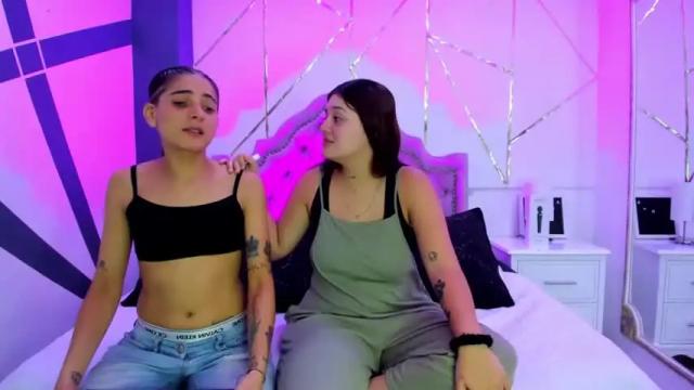 Image 4 of andreaandkarina Stream on Chaturbate on 13 months ago