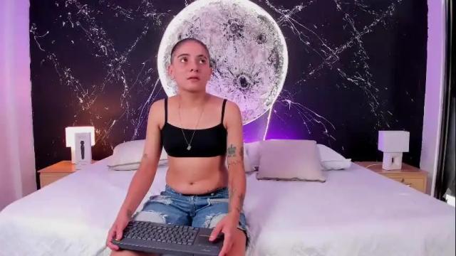 Image 11 of andreaandkarina Stream on Chaturbate on 1 month ago