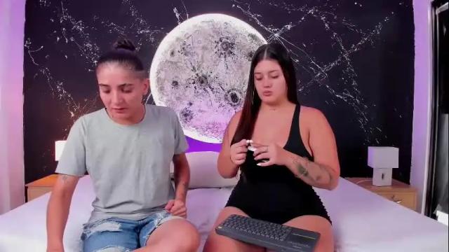 Image 6 of andreaandkarina Stream on Chaturbate on 1 month ago