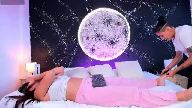 Image 11 of andreaandkarina Stream on Chaturbate on 1 month ago