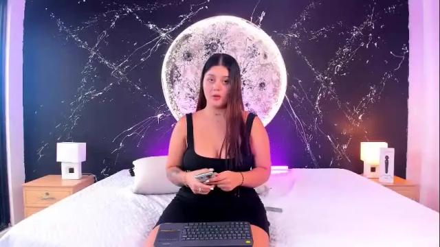 Image 12 of andreaandkarina Stream on Chaturbate on 1 month ago