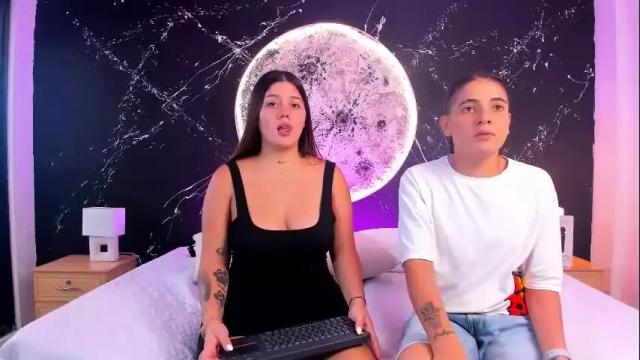 Image 2 of andreaandkarina Stream on Chaturbate on 1 month ago