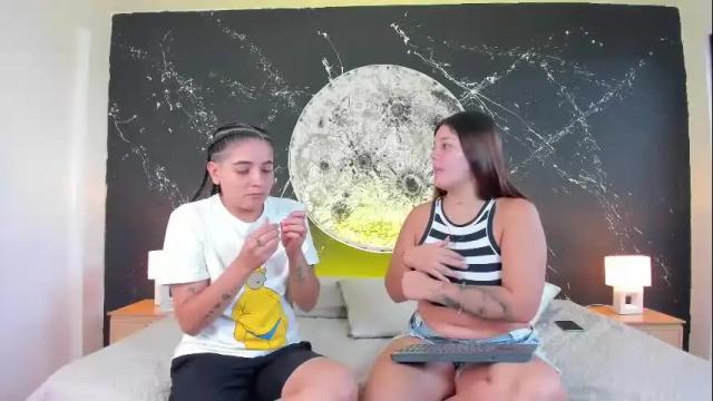 Image 2 of andreaandkarina Stream on Chaturbate on 14 days ago