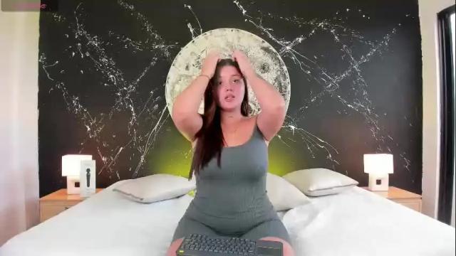 Image 12 of andreaandkarina Stream on Chaturbate on 8 days ago