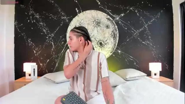Image 3 of andreaandkarina Stream on Chaturbate on 8 days ago