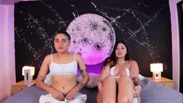 Image 4 of andreaandkarina Stream on Chaturbate on 3 days ago
