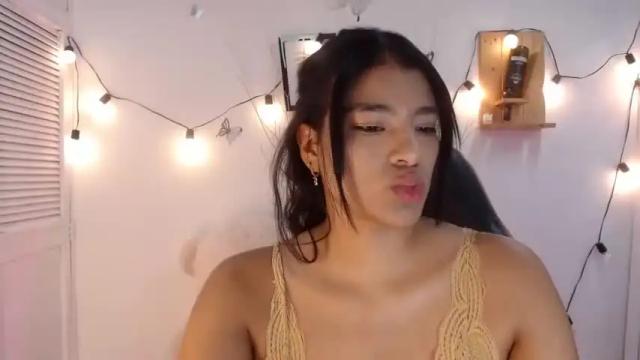 Image 4 of andreacollin Stream on Chaturbate on 15 months ago