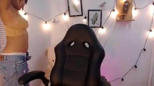 Image 6 of andreacollin Stream on Chaturbate on 15 months ago