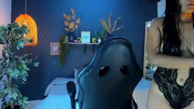 Image 11 of andreacollin Stream on Chaturbate on 15 months ago