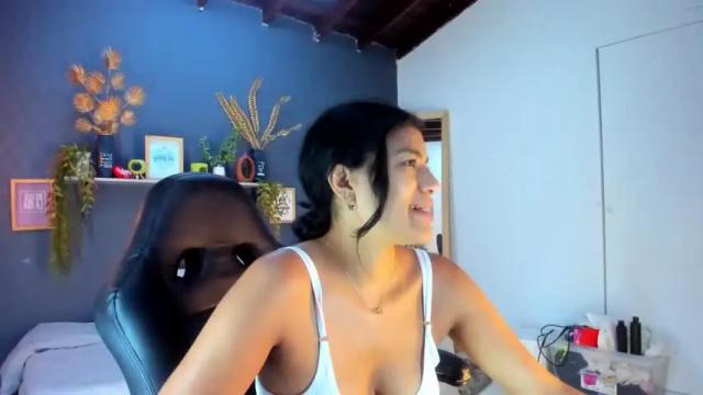 Image 3 of andreacollin Stream on Chaturbate on 15 months ago