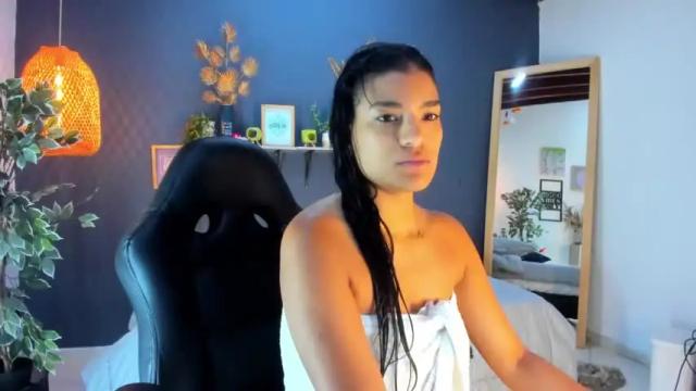 Image 8 of andreacollin Stream on Chaturbate on 15 months ago