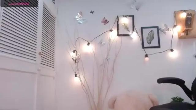 Image 11 of andreacollin Stream on Chaturbate on 14 months ago