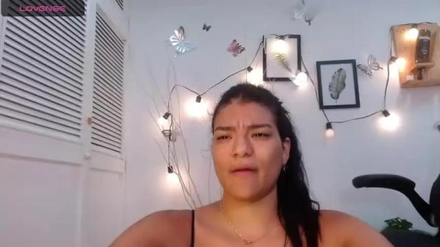 Image 12 of andreacollin Stream on Chaturbate on 14 months ago