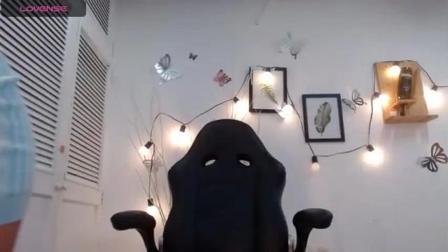 Image 6 of andreacollin Stream on Chaturbate on 14 months ago