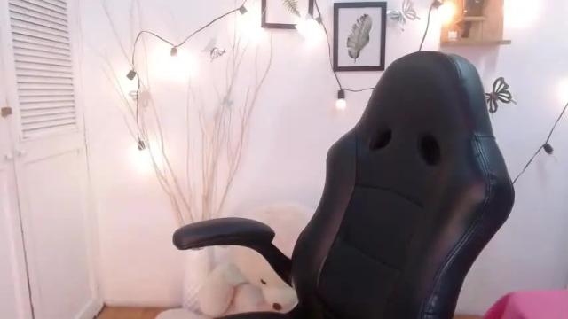 Image 2 of andreacollin Stream on Chaturbate on 14 months ago