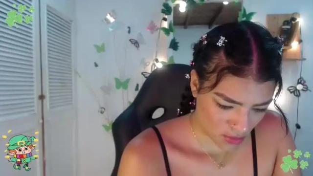 Image 11 of andreacollin Stream on Chaturbate on 14 months ago