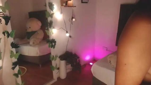 Image 12 of andreacollin Stream on Chaturbate on 14 months ago