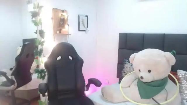 Image 6 of andreacollin Stream on Chaturbate on 14 months ago