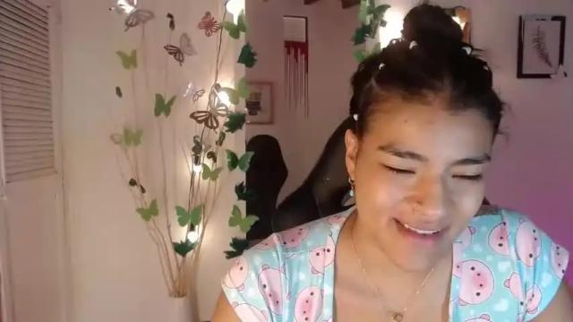 Image 12 of andreacollin Stream on Chaturbate on 14 months ago
