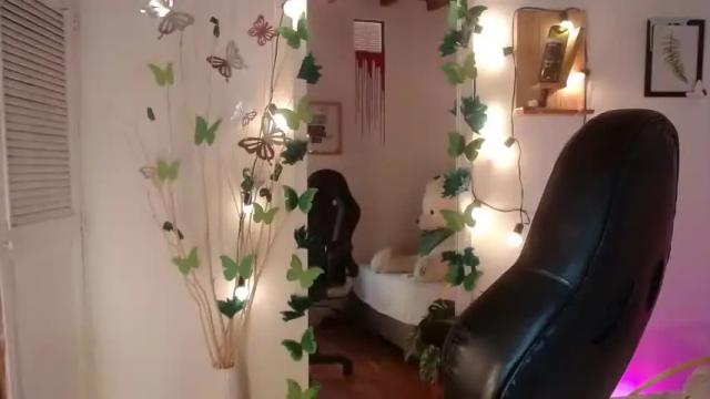 Image 4 of andreacollin Stream on Chaturbate on 14 months ago