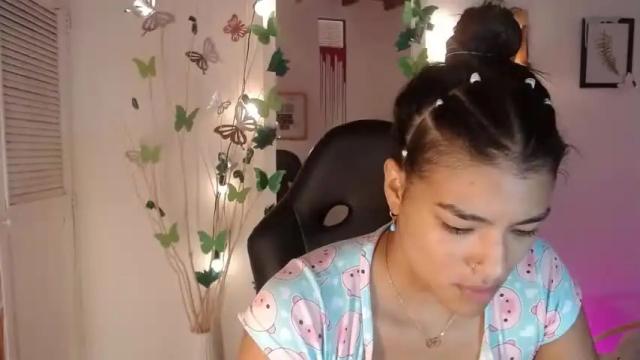 Image 6 of andreacollin Stream on Chaturbate on 14 months ago