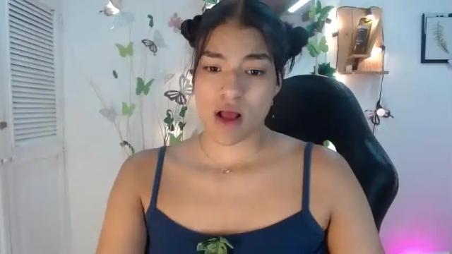 Image 10 of andreacollin Stream on Chaturbate on 14 months ago