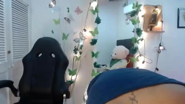 Image 12 of andreacollin Stream on Chaturbate on 14 months ago